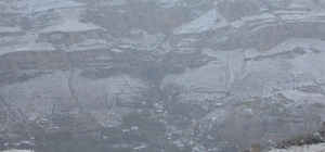 Malatya'nın Darende ilçesine mevsimin ilk karı düştü