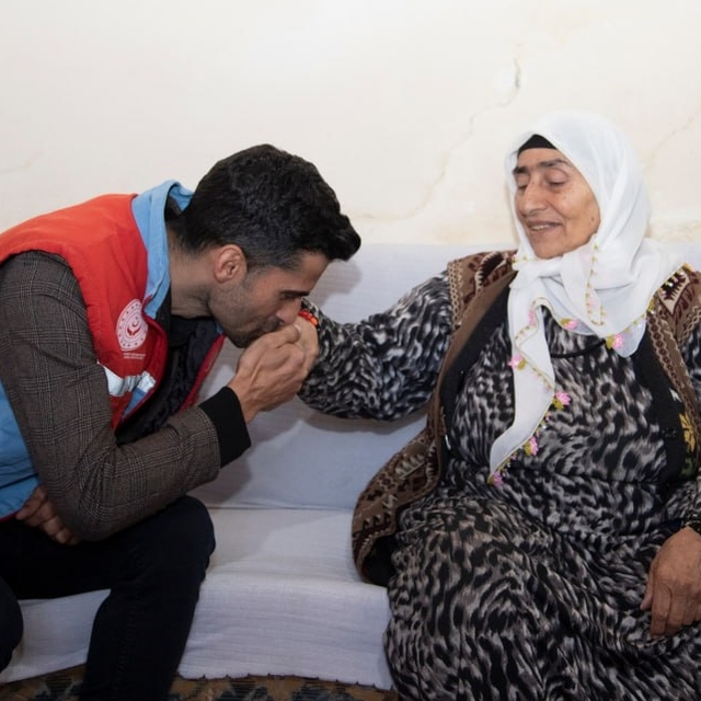 Ağrı'da yaşlı ve engellilerin evleri temizlenip ihtiyaçları gideriliyor