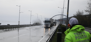 Karadeniz Sahil Yolu Çayeli-Trabzon istikameti ulaşıma kapatıldı