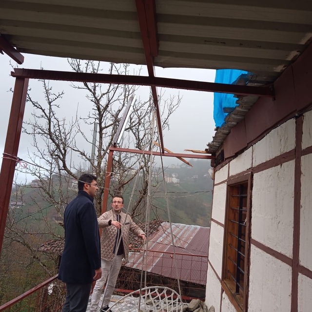 Trabzon'un Çaykara ilçesinde fırtına etkili oldu