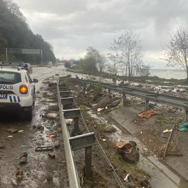 GÜNCELLEME 3 - Giresun'da fırtına sonucu yükselen dalgalar zarara yol açtı