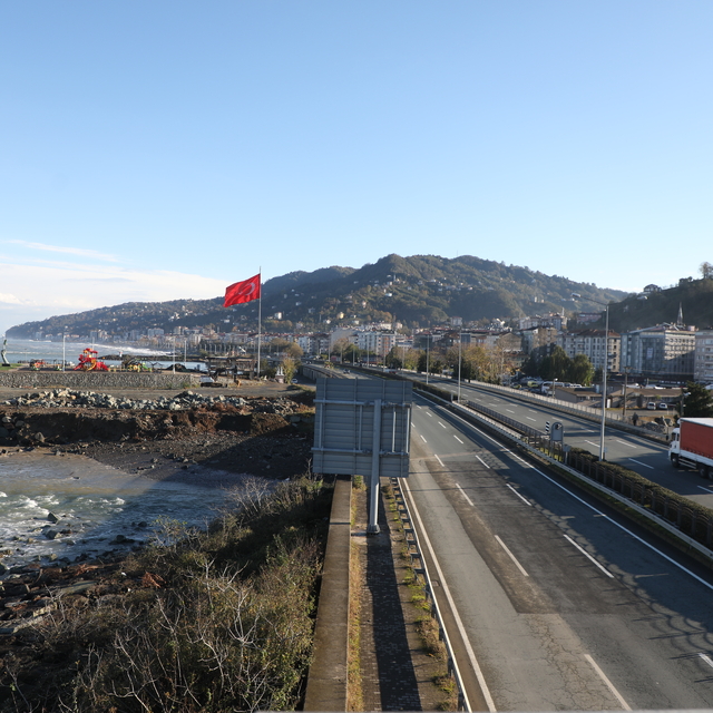Karadeniz Sahil Yolu Çayeli-Trabzon istikameti ulaşıma açıldı