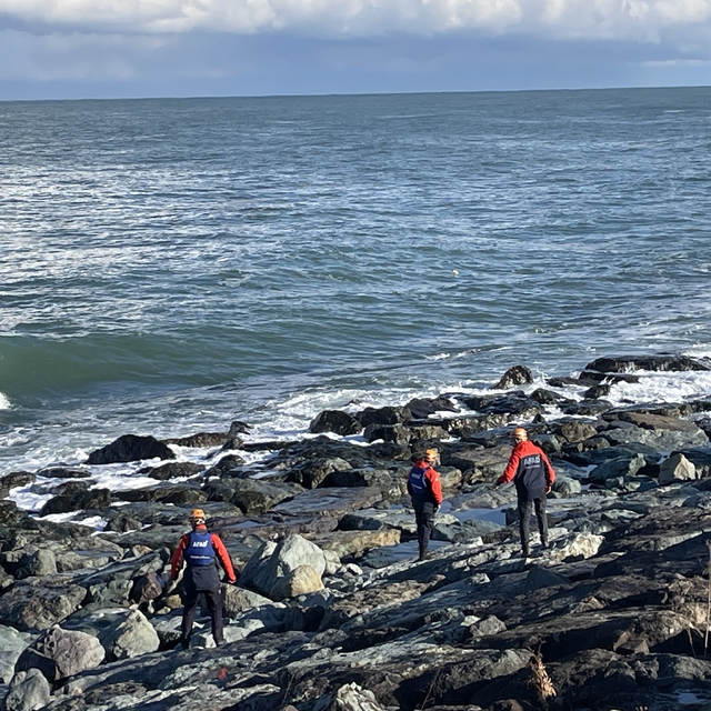 Rize'de denizde kaybolan kadını arama çalışması başlatıldı