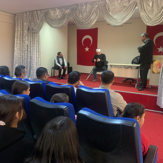 Adana'da öğrencilere tiyatro etkinliği düzenlendi