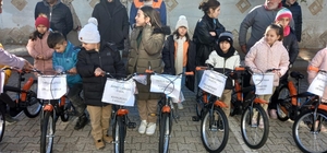 Sorgun'da 60 öğrenciye bisiklet hediye edildi