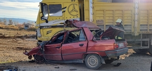 Konya'da otomobil ile kamyonun çarpıştığı kazada 2 kişi öldü, 1 kişi yarala...
