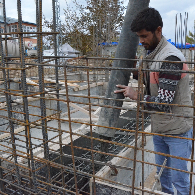 Kahramanmaraş'ta "Yerinde Dönüşüm Projesi" kapsamında evlerin yapımı sürüyo...
