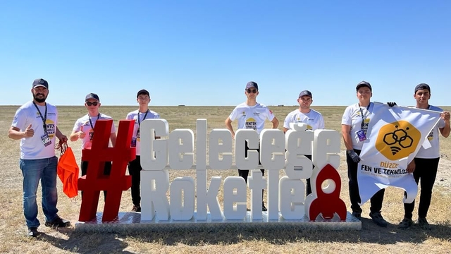 Uzay ve havacılığa duyarlı hafız öğrenciler yetiştiren öğretmene ödül