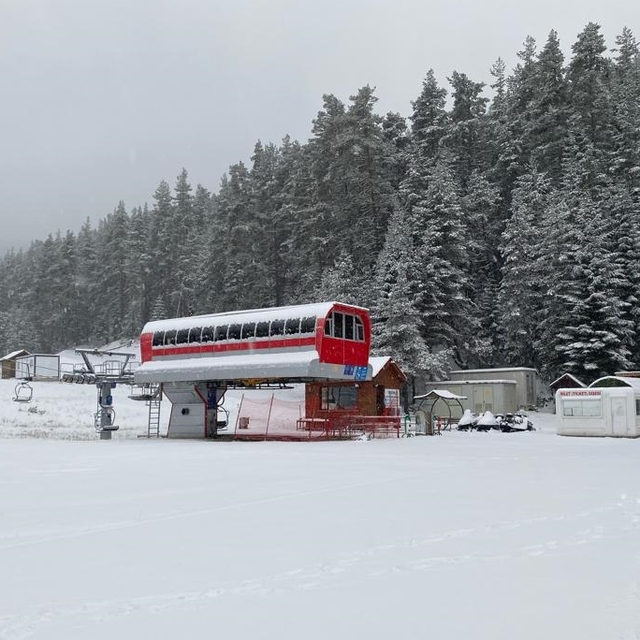 Yıldıztepe Kayak Merkezi'nde kar yağışı etkili oluyor