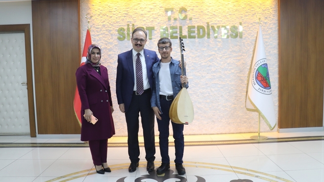 Siirt Valisi Kızılkaya, özel birey Eyüp Sarsılmaz'ı makamında ağırladı