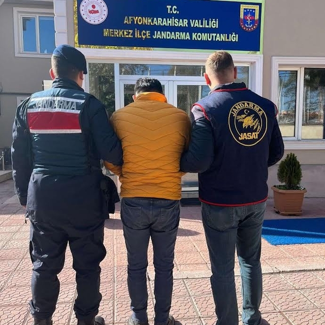 Afyonkarahisar'da 13 yıl 4 ay kesinleşmiş hapis cezası bulunan bir şüpheli...