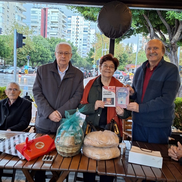 Orhaneli'de de görev yapan emekli öğretmen 50 yıl sonra öğrencileriyle Anta...