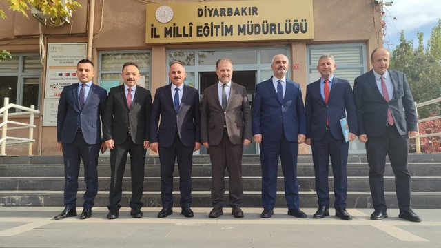 Milli Eğitim Bakan Yardımcısı Şamlıoğlu, Diyarbakır'da temaslarda bulundu