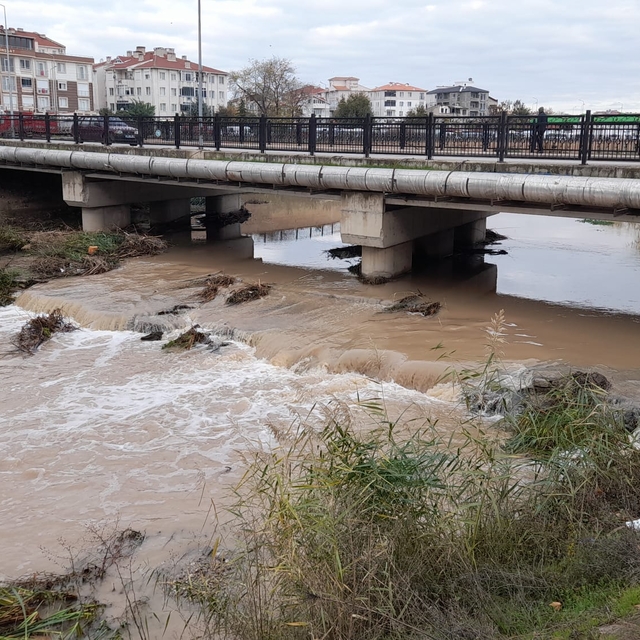 Kırklareli'nde kirlenme yüzünden rengi değişen Şeytandere'nin rengi normale...