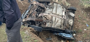 Çorum'da şarampole devrilen otomobilin sürücüsü yaralandı