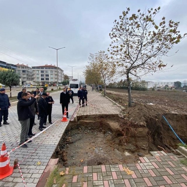 Vali Aktaş, şiddetli yağıştan etkilenen Yenice ilçesinde ziyaretlerde bulun...