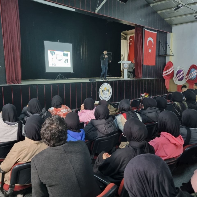 Alaca'da Siberay ekipleri öğrencileri bilgilendirdi