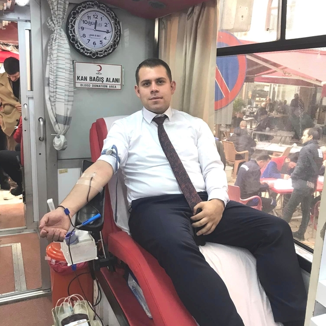 Güce Kaymakamı Bayraktar'tan kan bağışı kampanyasına destek