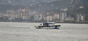 Trabzon'daki fırtınada dalgalara kapılan 2 lise öğrencisini arama çalışmala...