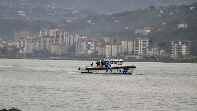 Trabzon'daki fırtınada dalgalara kapılan 2 lise öğrencisini arama çalışmalarına ara verildi