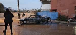 Hatay'da seyir halindeki otomobil alev aldı
