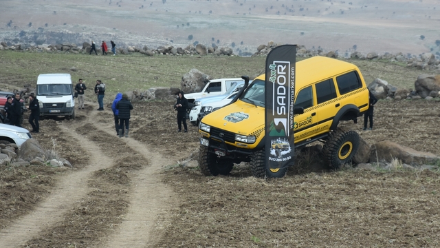 Giresun Çotanak Off-Road ekibi Cehennem Deresi'nde kamp kurdu