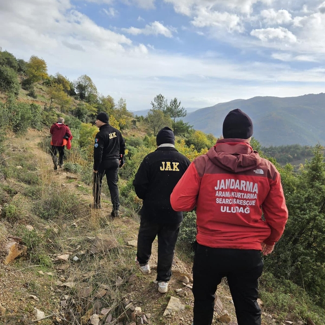 Bursa'da ormanlık alanda kaybolan kişiyi jandarma timleri buldu
