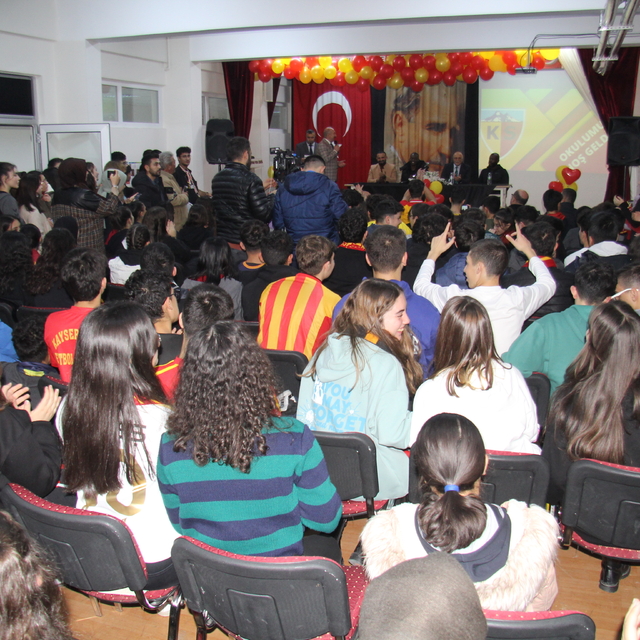 Kayserisporlu futbolcular Bünyan'da öğrencilerle buluştu
