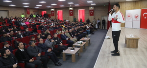 Ampute Futbol Milli Takımı eski teknik direktörü Çakmak, Başkale'de öğrencilerle buluştu