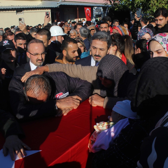 Bakan Göktaş'ın koruma polisi şehit Musa Erdem, son yolculuğuna uğurlandı