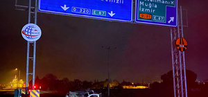 Aydın'da yön tabelasına çarpan pikabın sürücüsü yaralandı