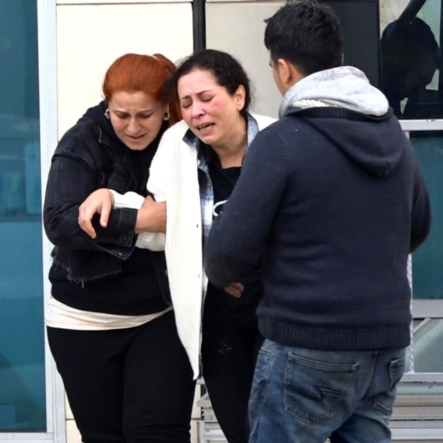 Yıkılan duvarın altında kalan Mihriban'ın annesi, 'Annem, Annem' diye ferya...