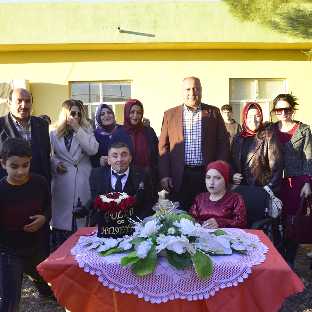 Şanlıurfa'da engelli çift dünyaevine girdi