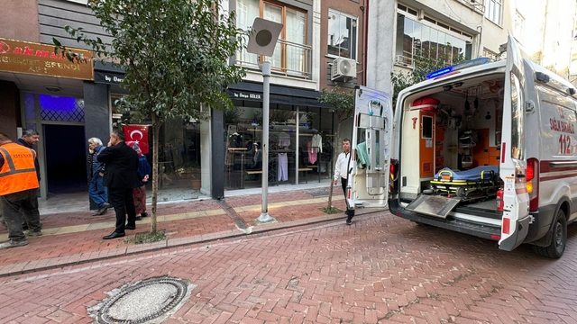 Çatıdan düşen işçi öldü, birlikte çalıştığı babası gözyaşı döktü