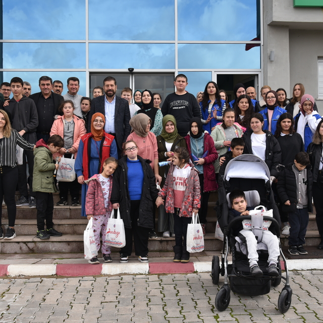 Sındırgı'da "3 Aralık Dünya Engelliler Günü" dolayısıyla etkinlik düzenlend...