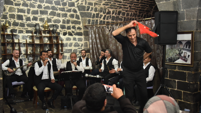 Şanlıurfa'da engelliler düzenlenen gecede gönüllerince eğlendi