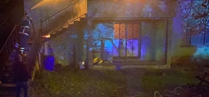 Düzce'de iki katlı ev alev alev yandı