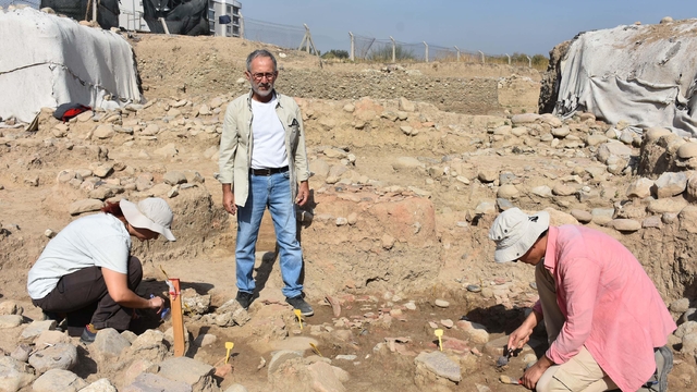 Yeşilova Höyüğü'nde 8 bin 200 yıllık atölye