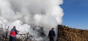 Yangında 3 bin 500 bağ ot kül oldu, ahır ve samanlık kullanılamaz hale geld...