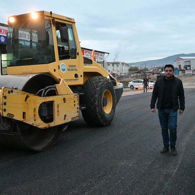 Suşehri'nde asfalt çalışmaları sürüyor