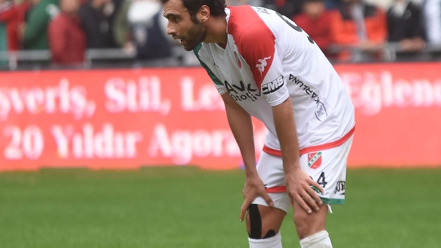 Karşıyaka kendini yaktı