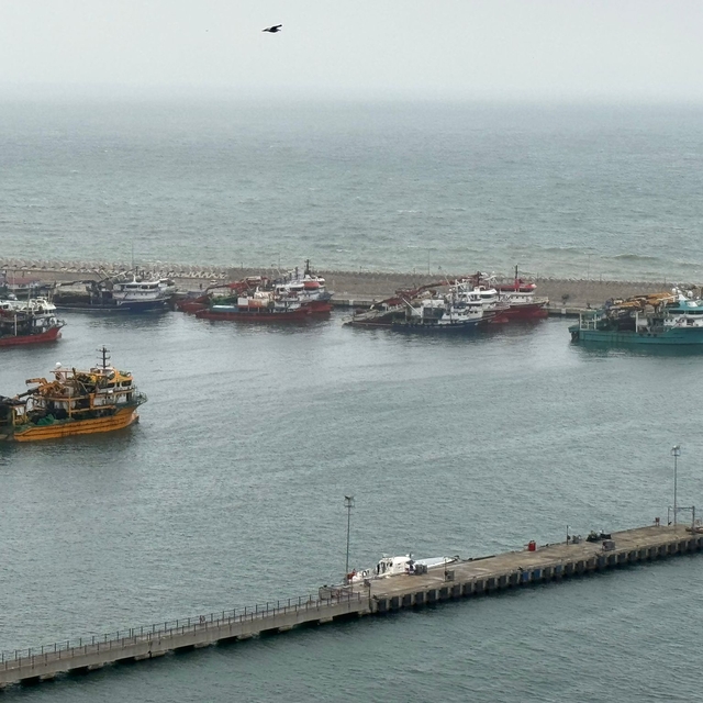 Fırtına uyarısı nedeniyle balıkçı tekneleri Amasra Limanı´na demirledi