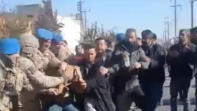 Şanlıurfa´da jandarma ve işçiler arasında gerginlik; 3 gözaltı