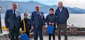 Oğuzlar'da yaşıtlarına örnek olan ortaokul öğrencileri ödüllendirildi