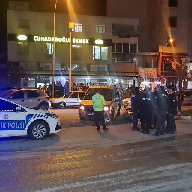 Hafif ticari araçla çarpışan motosikletin sürücüsü hayatını kaybetti