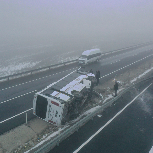 Ağrı'da 7 aracın karıştığı zincirleme trafik kazasında 19 kişi yaralandı