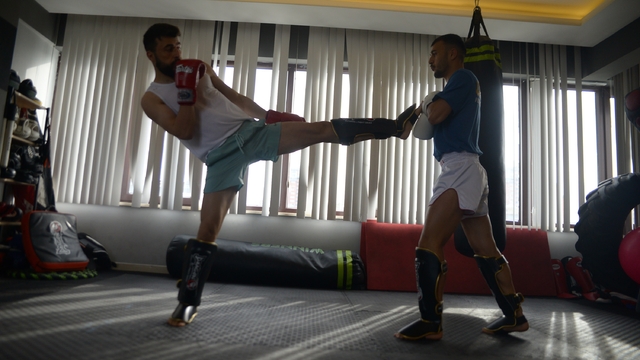 Kick boksta dünya ve Avrupa şampiyonu olan kardeşler: Birbirimizi döve döve şampiyon olduk