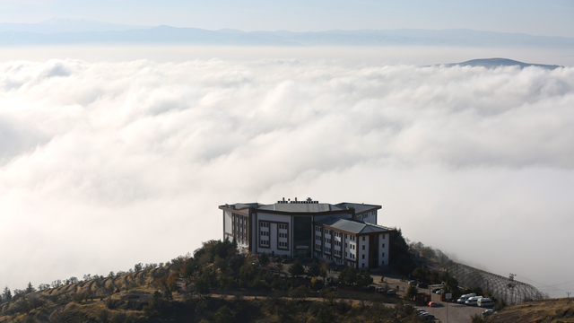 Elazığ sis bulutuyla kaplandı