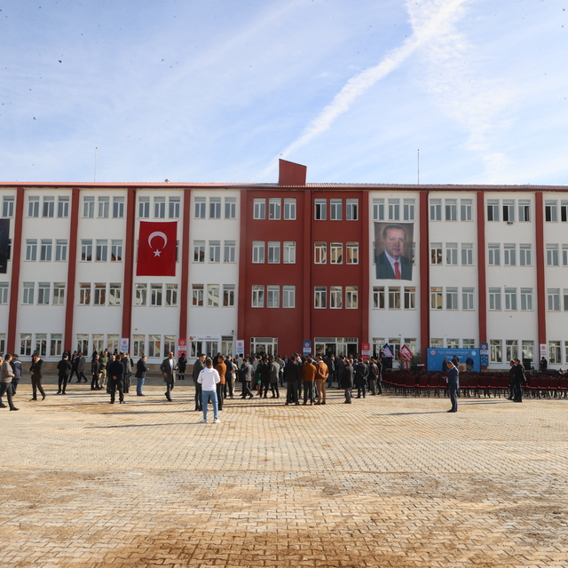 Şarkışla Uygulamalı Bilimler Yüksekokulu binası eğitime açıldı