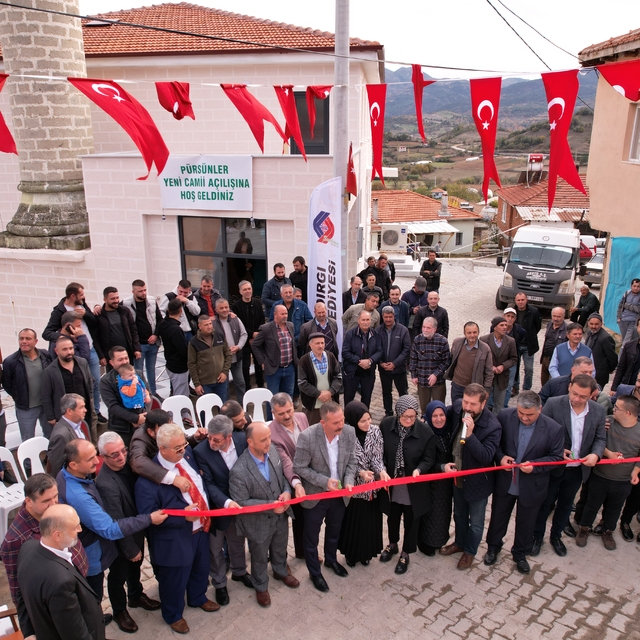 Sındırgı'da hayırsever desteğiyle inşa edilen Pürsünler Camisi ibadete açıl...